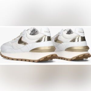 Voile Blanche Qwark Hype sneakers in white and gold; Size 38